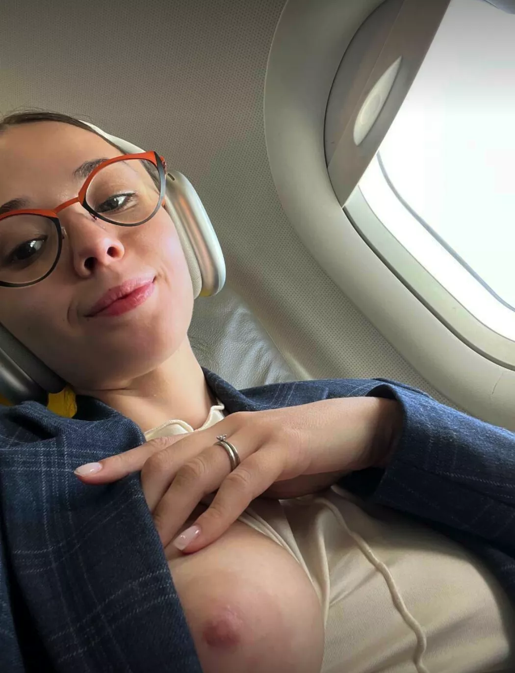 Just being cute in the plane with my tits out posted by WordyPairing