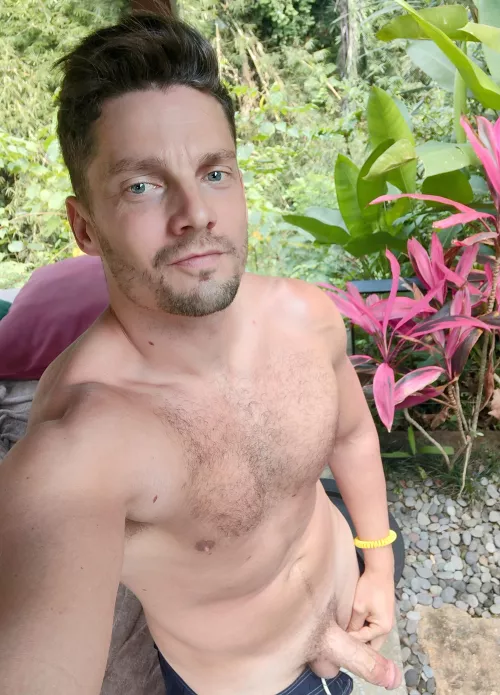 Just casually hanging out in the jungle by No_Post8064