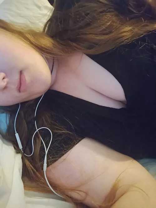 Just having a lazy day in bed 🥰 by StefanieHorns