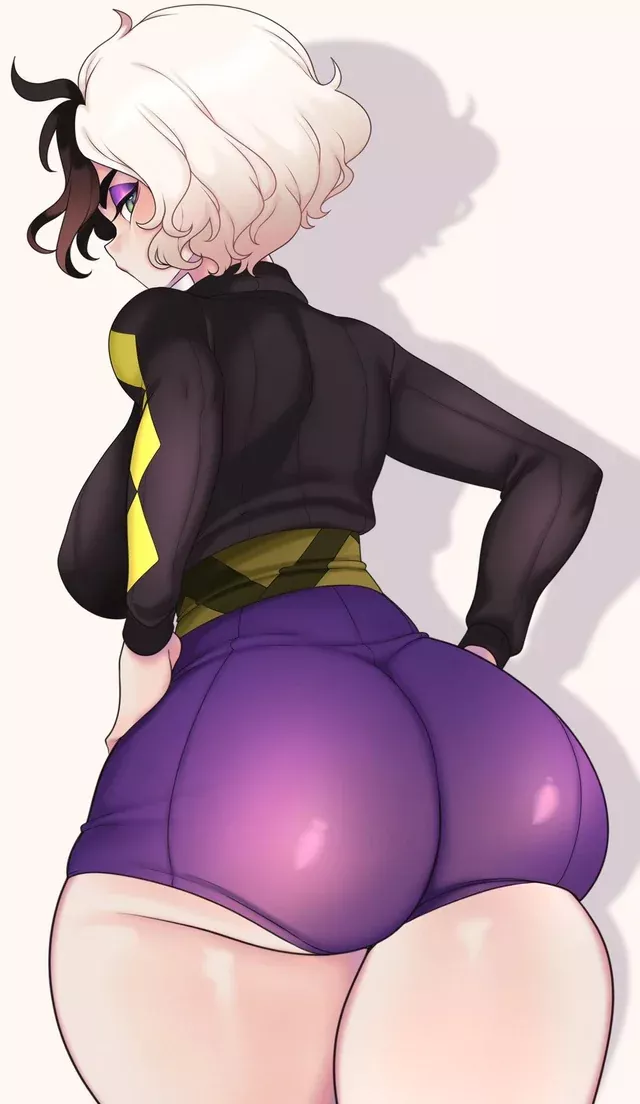 LF Color Source: Sideboob, huge ass, hands on own hips, 2 colored hair, white hair, black hair, sweat shorts, 1girl posted by hhpog