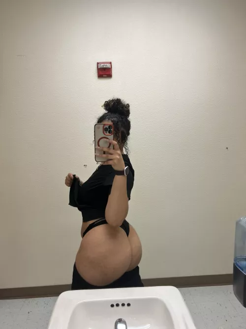 Mid day work booty pic! [F] by nonEpicGirlGamer