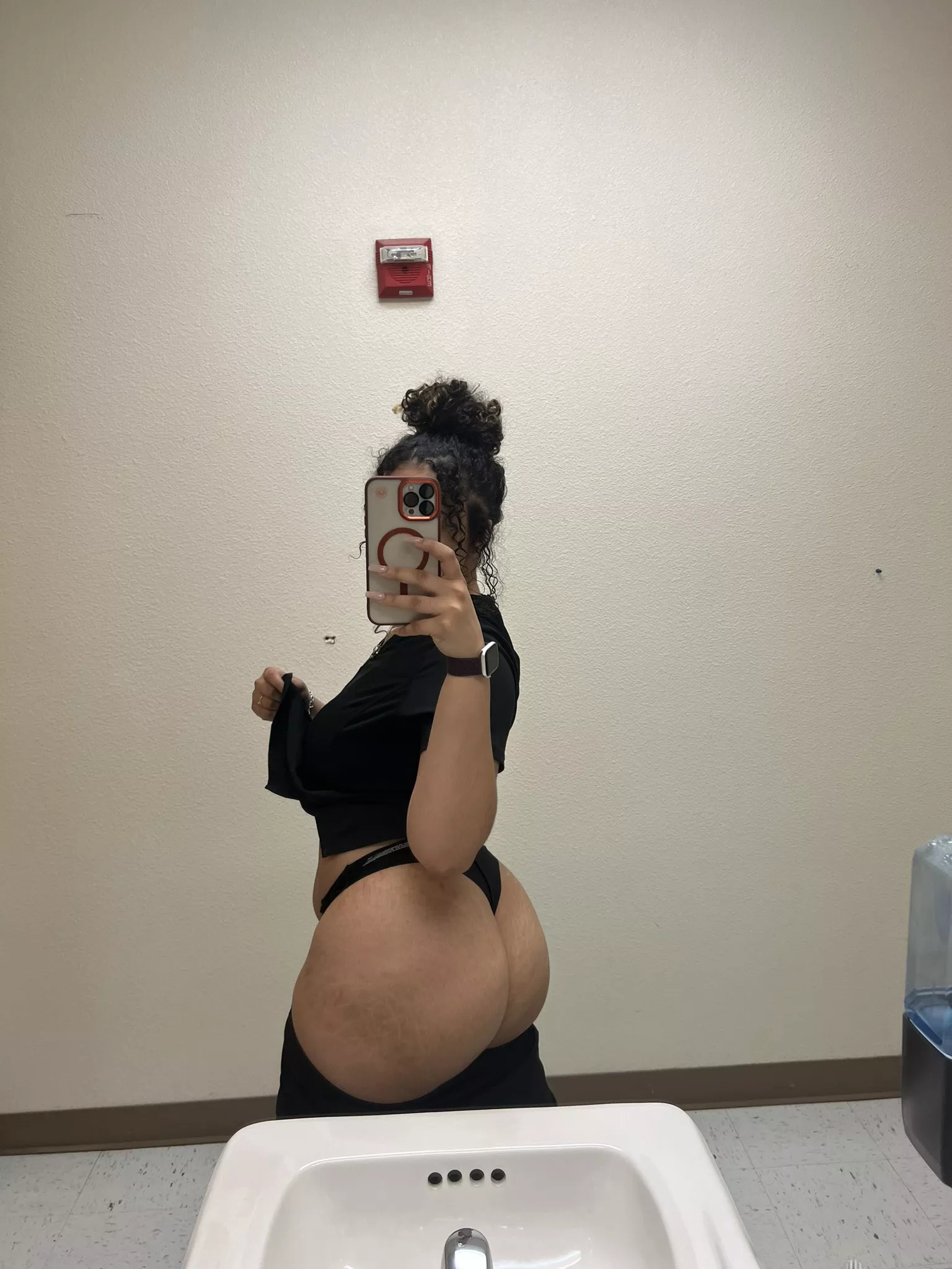 Mid day work booty pic! [F] posted by nonEpicGirlGamer