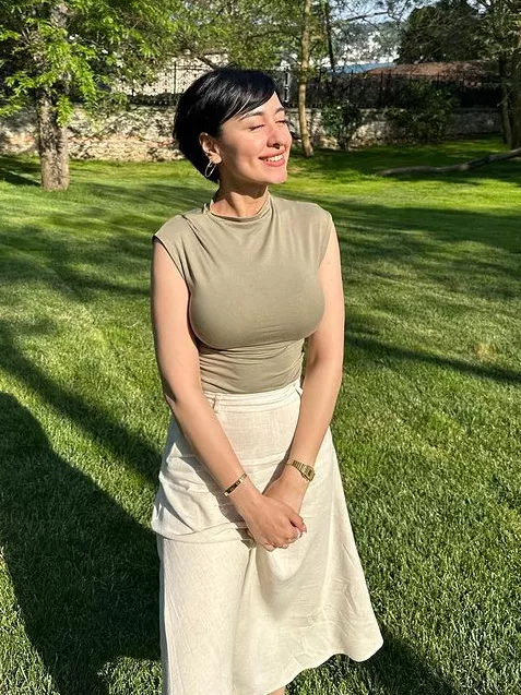 Pretty and busty posted by hornycelebaddict