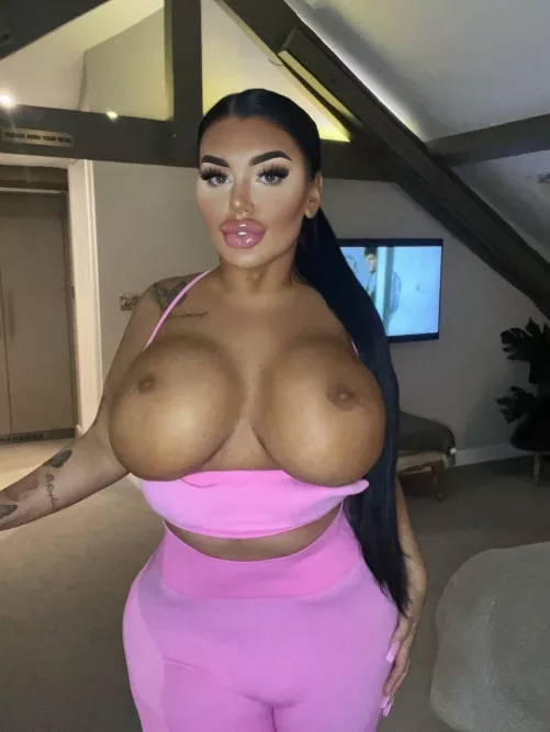 She's HOT by NewBimboSimp