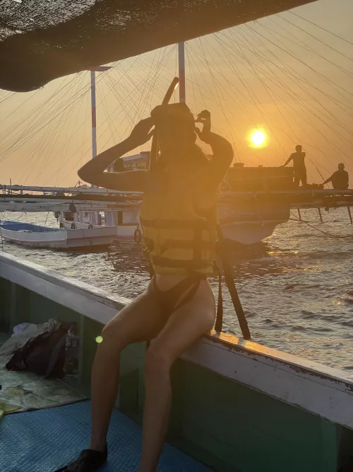 what was the point of choosing swimsuit for swiming with sharks if everyone looks like this by wishu-di