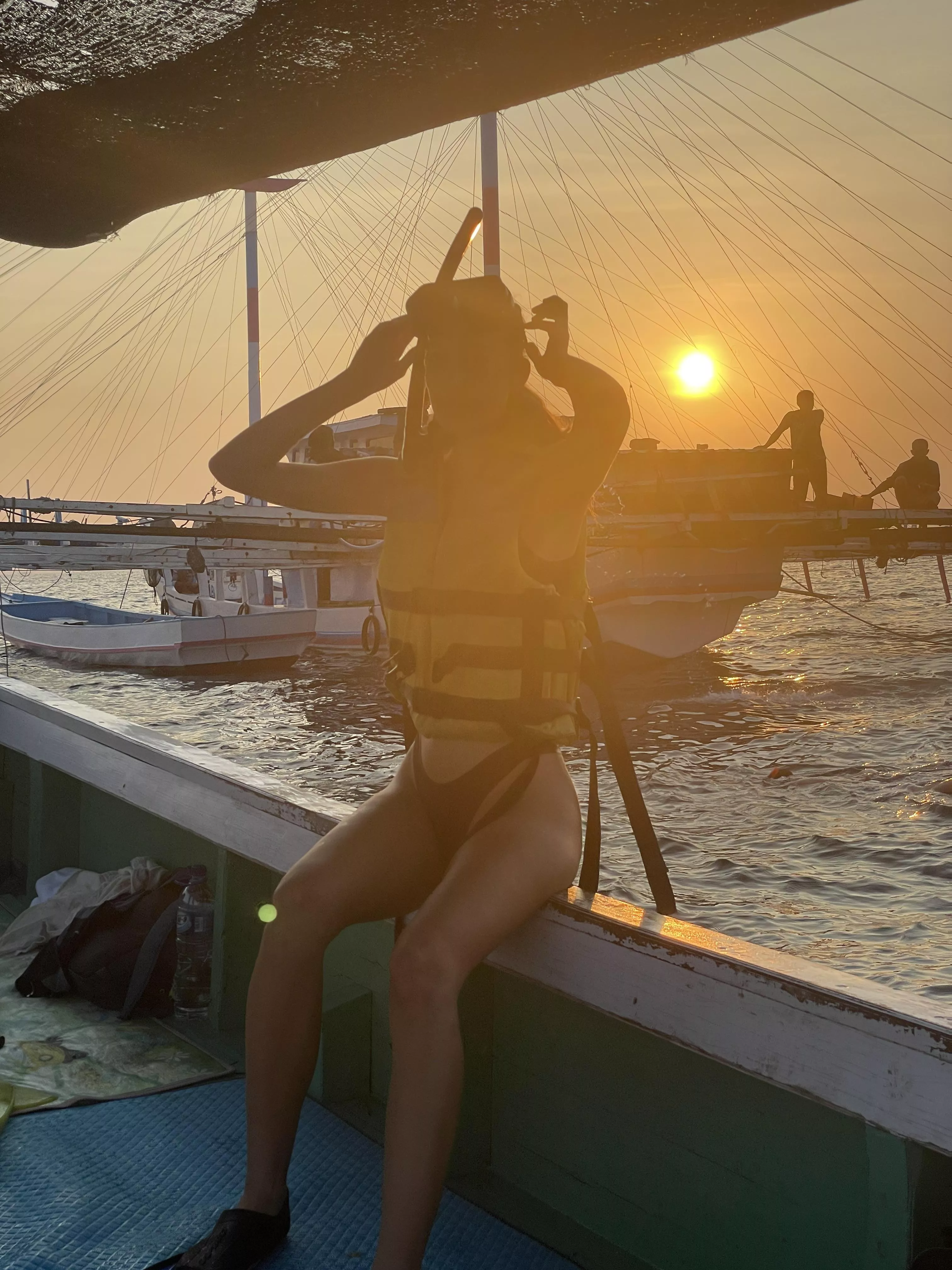 what was the point of choosing swimsuit for swiming with sharks if everyone looks like this posted by wishu-di