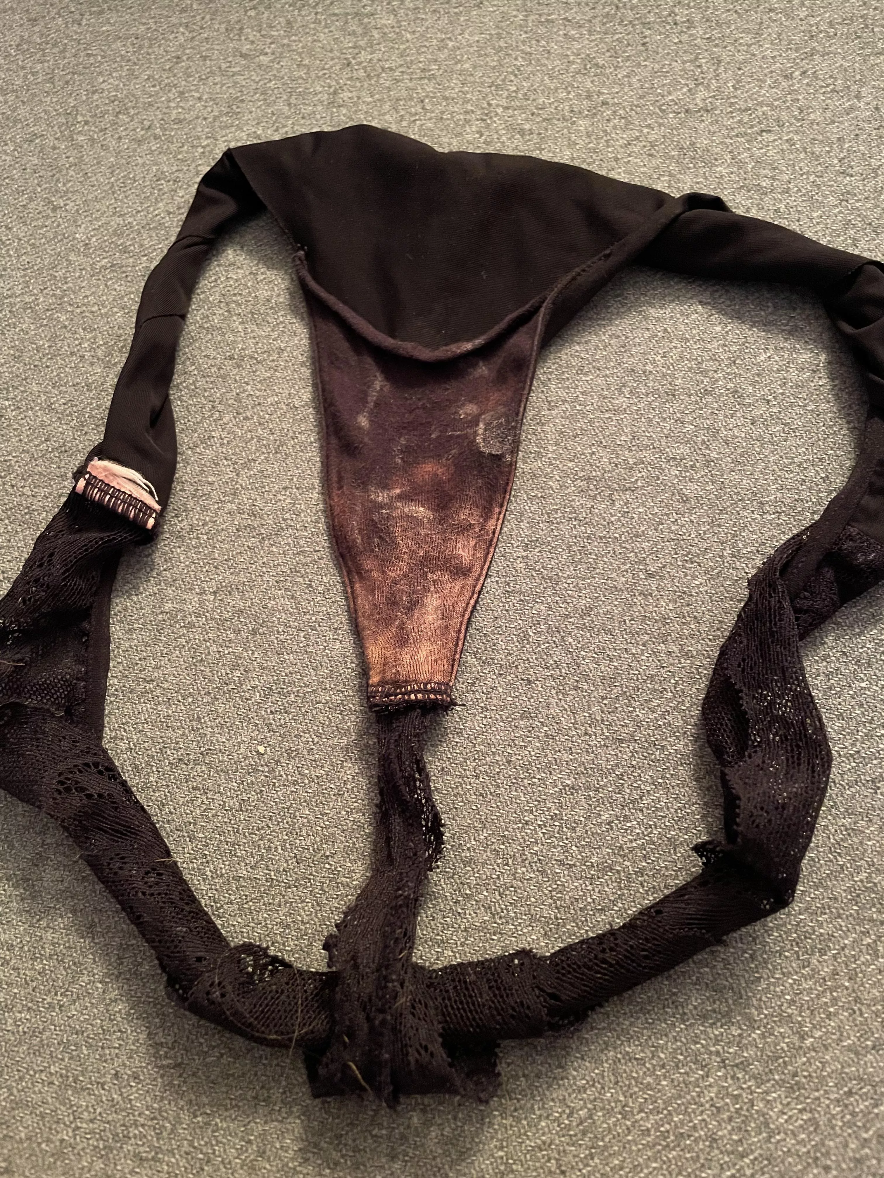 Wish everyone could smell and taste my GF’s dirty little thongs 🤩😮‍💨 F28 working as a teacher! posted by hayjay098