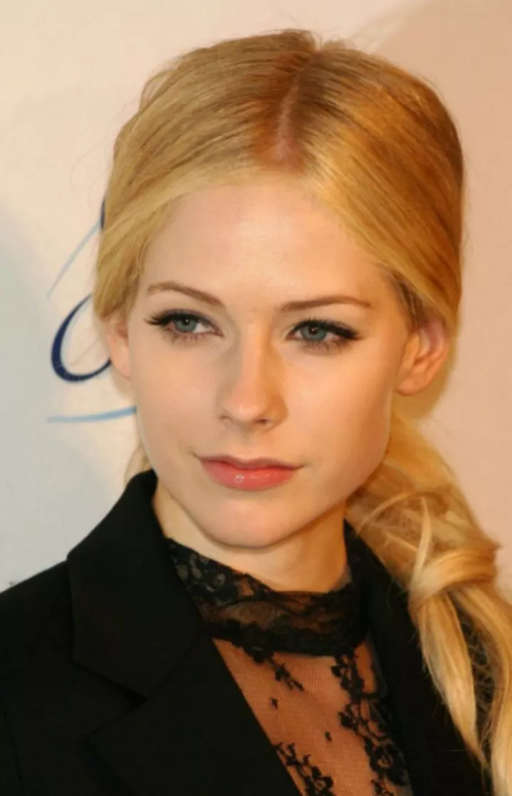 Avril Lavigne posted by CountyWorried2219
