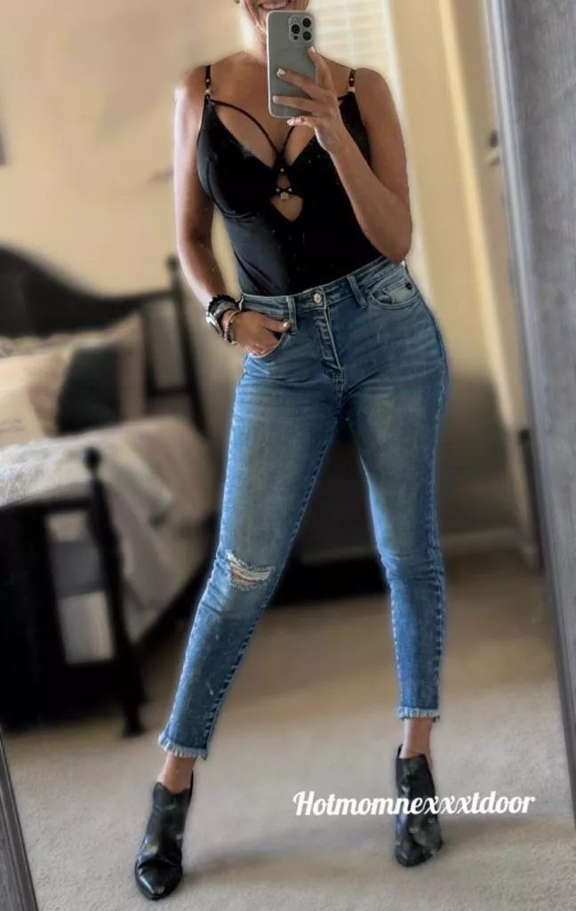 Basic mom date outfit. Can’t wait for the margaritas, tacos and NBA game posted by hotmomnexxxtdoor