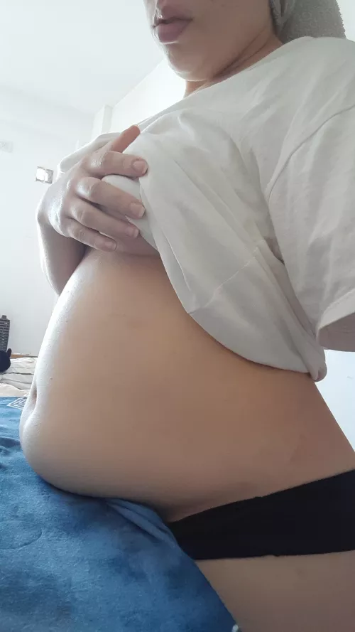 chubby and fluffy, will you squeeze my belly daddy? by little_star009