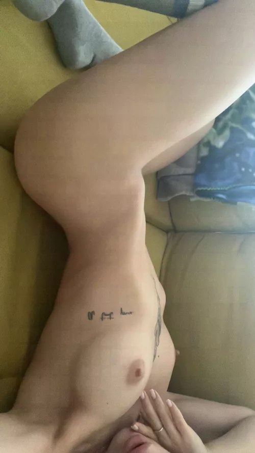 Decided to be the main dish on this table by beyimo