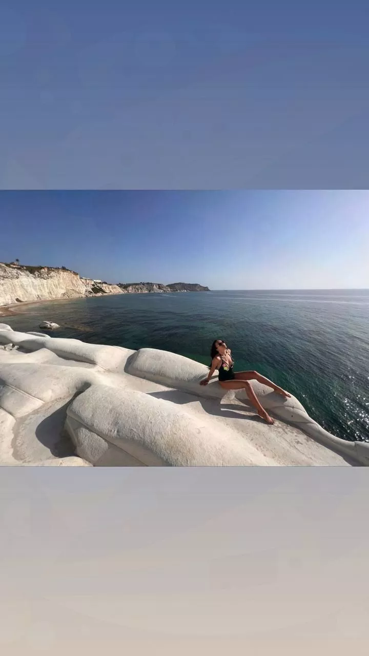 Home selfie posted by NLHsmw