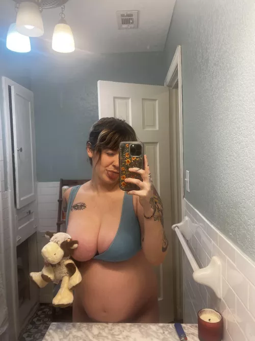 How attractive does my little bump look? by BlackMagicVu