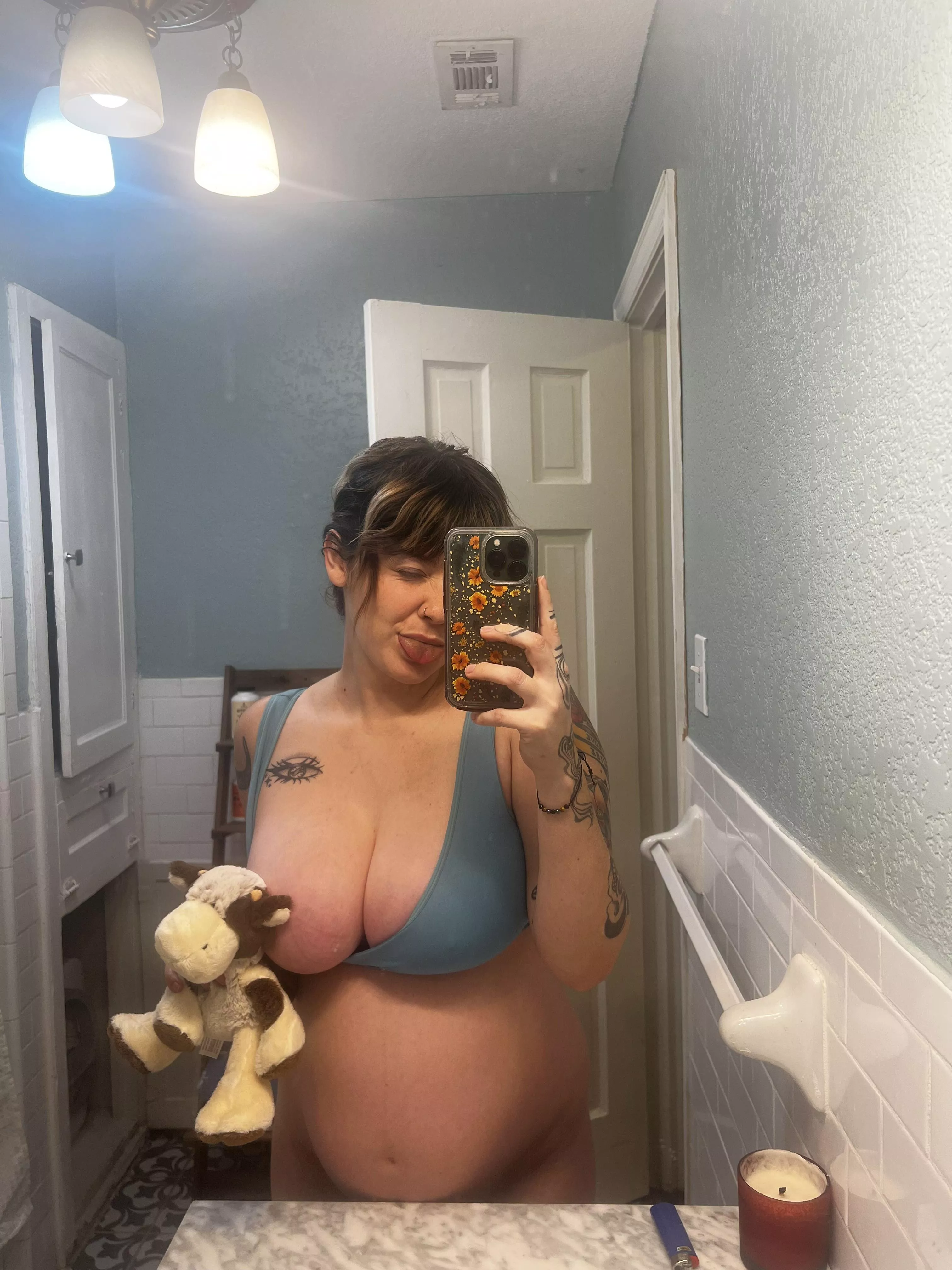 How attractive does my little bump look? posted by BlackMagicVu