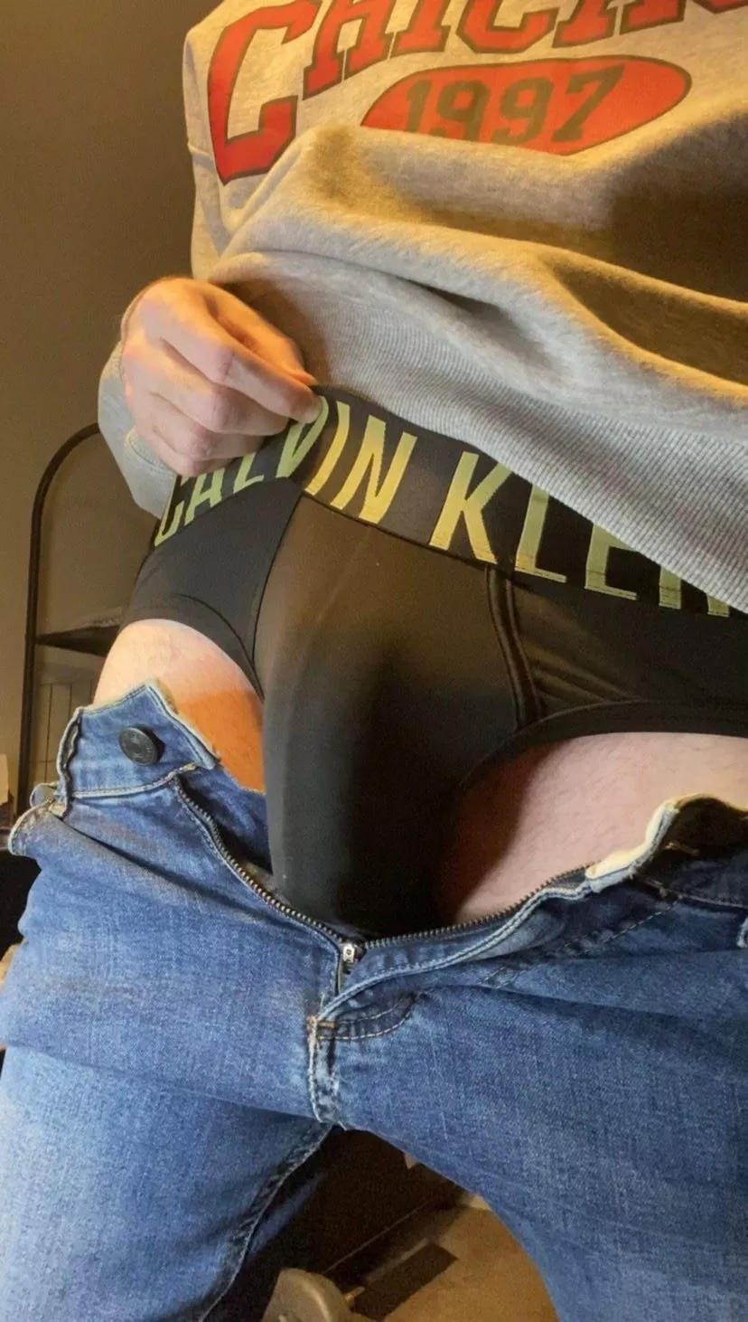 How’s my bulge looking?.. 👀😉 posted by Adamishungx