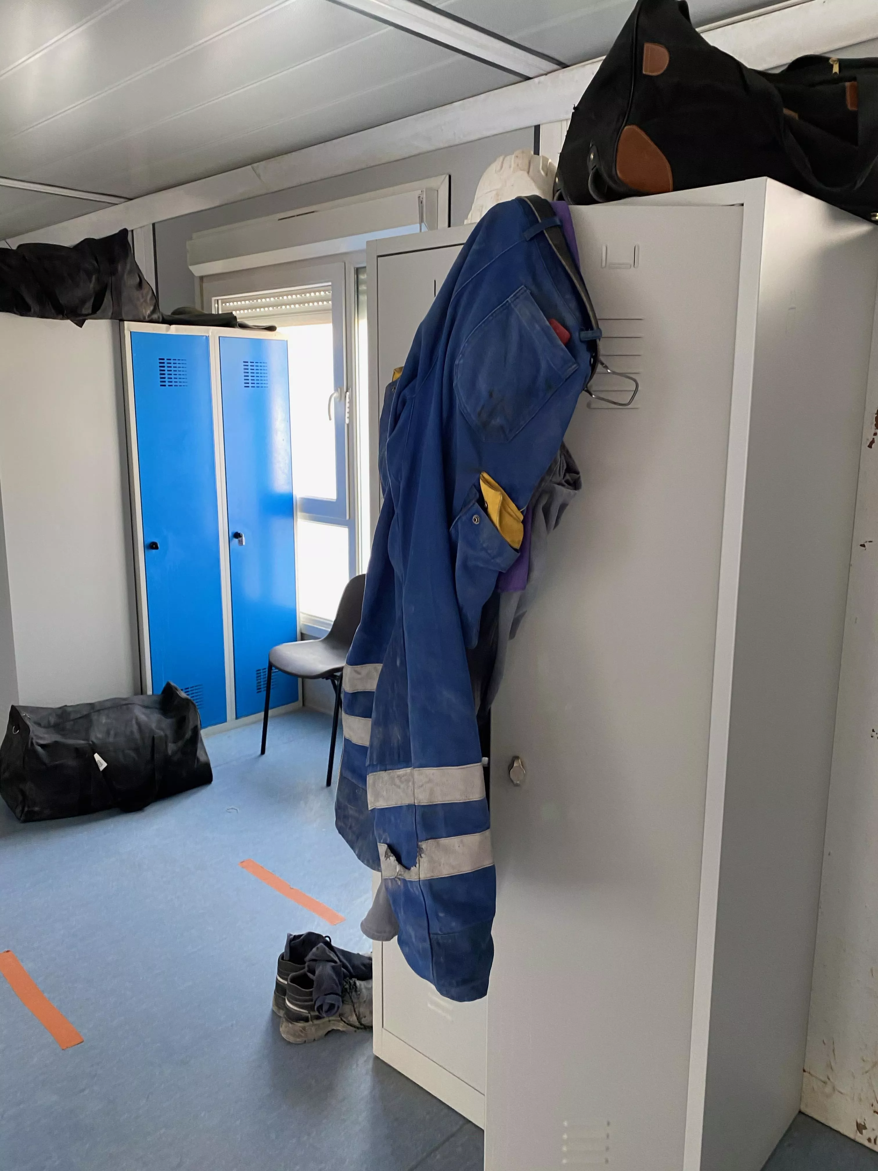 I love sniffing workers' stuff posted by nudebeach76