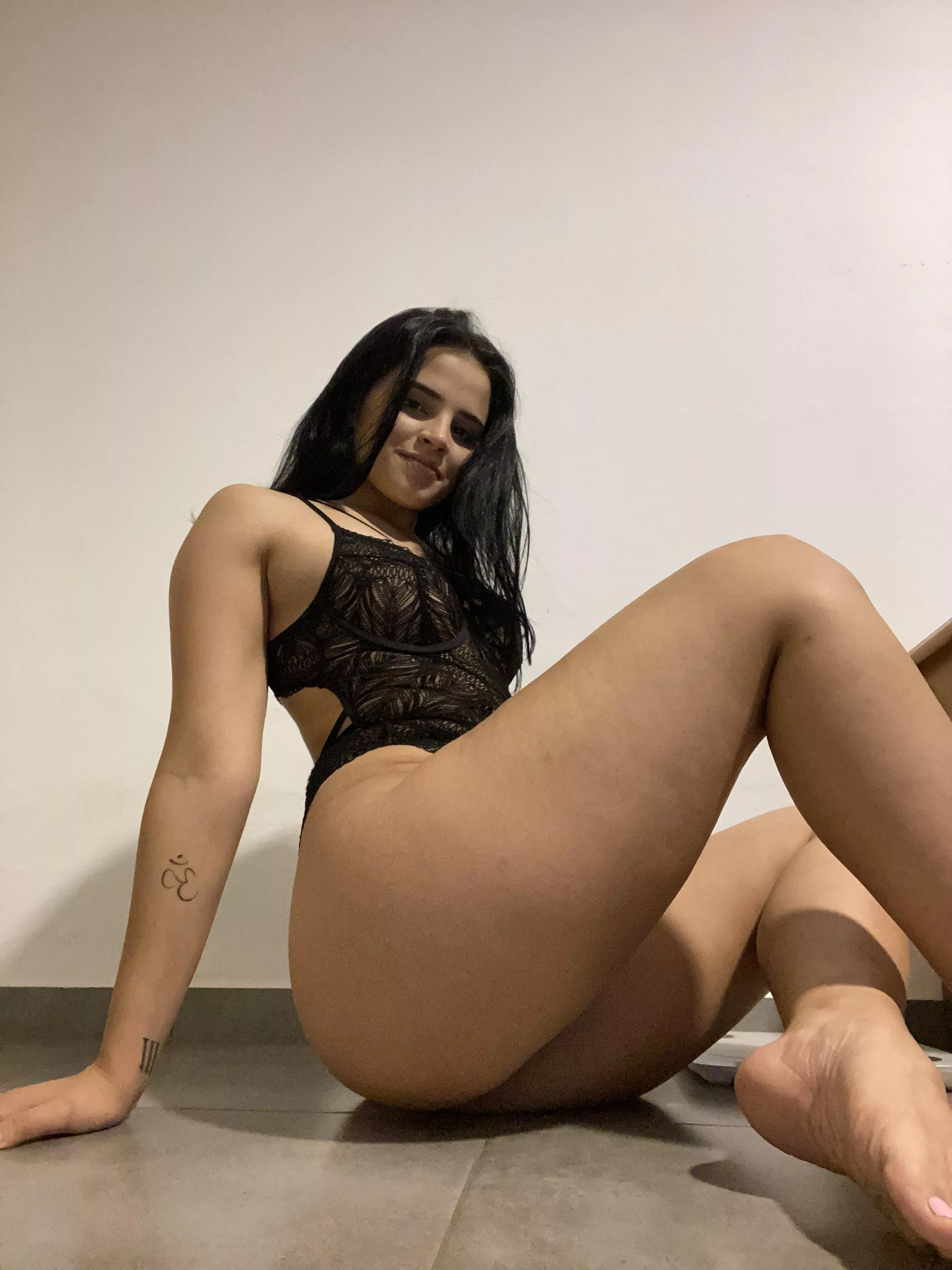 I'll wrap my thicc thighs around your head posted by peak_vLad3C