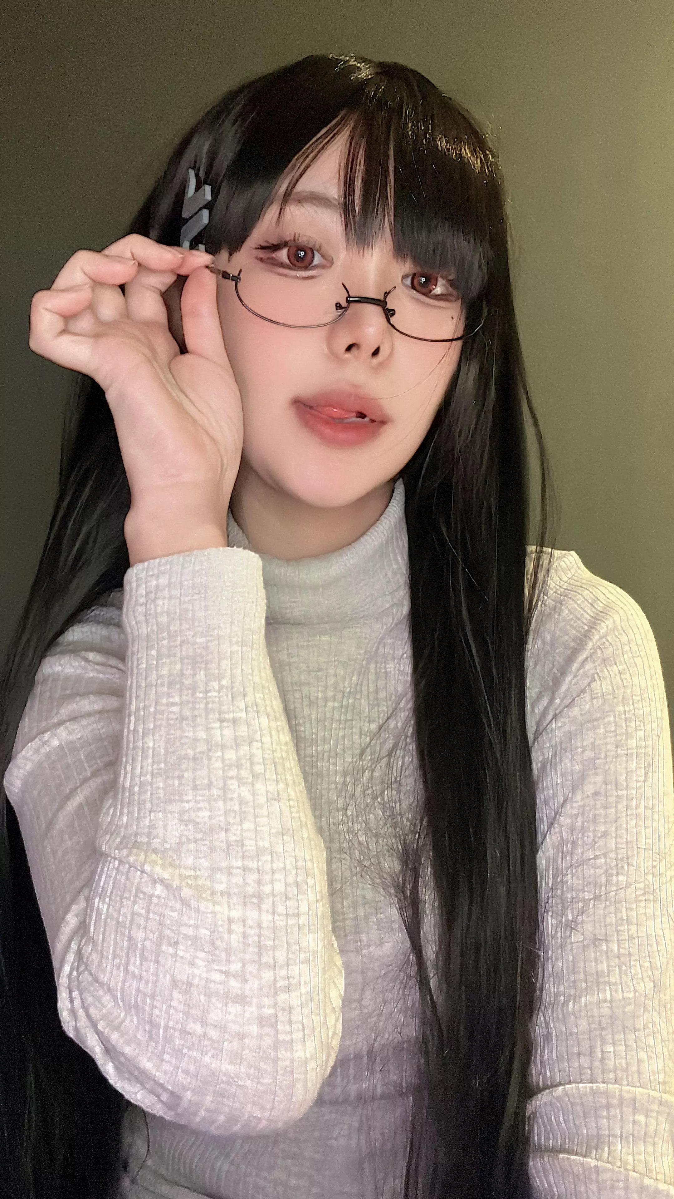 it gives me secretary vibes xd posted by Goodnightyui