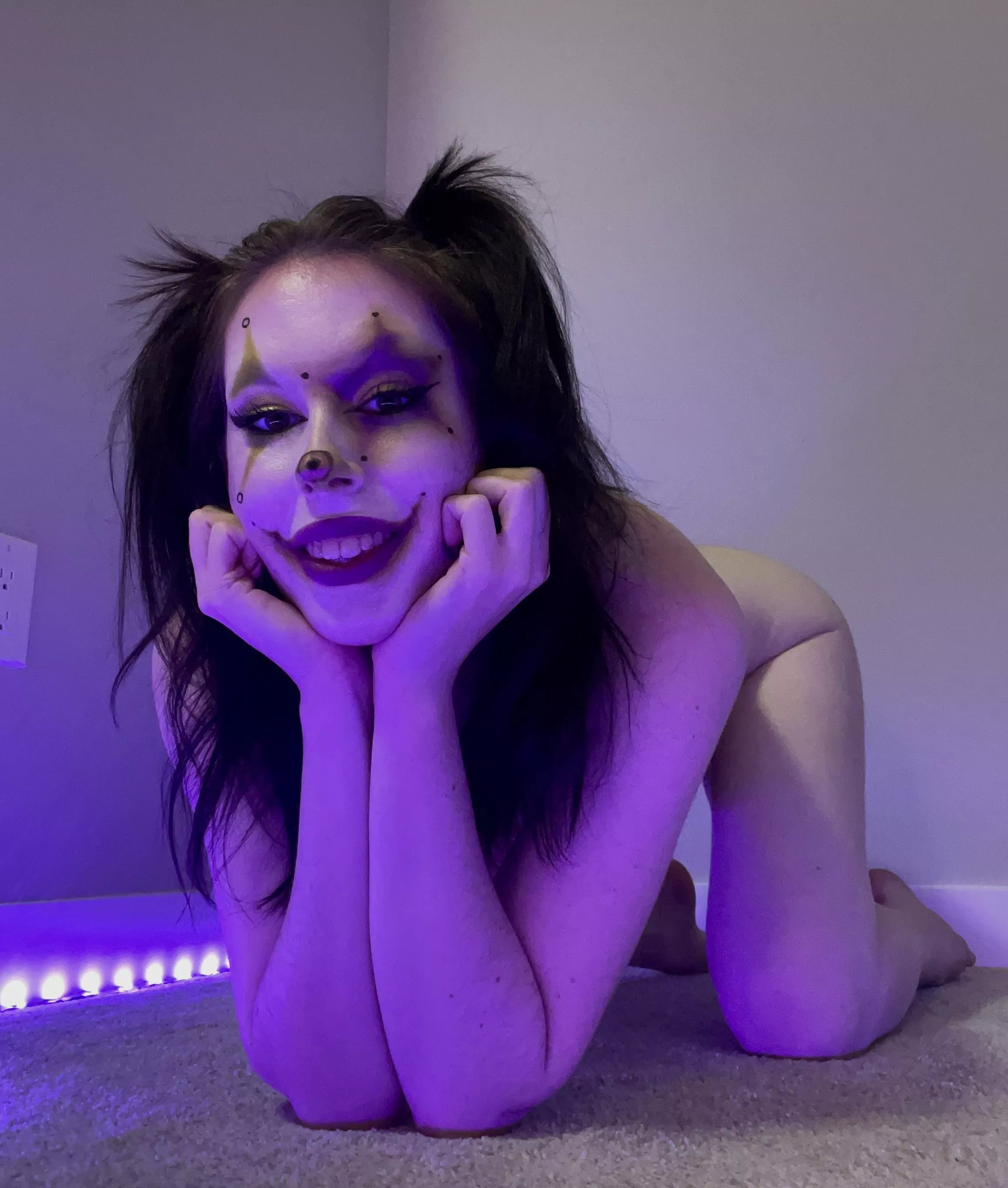 ready to clown around on your cock 🖤💜💚 posted by graveslvt
