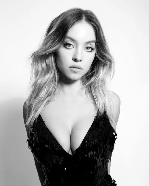 Sydney Sweeney by skienowho