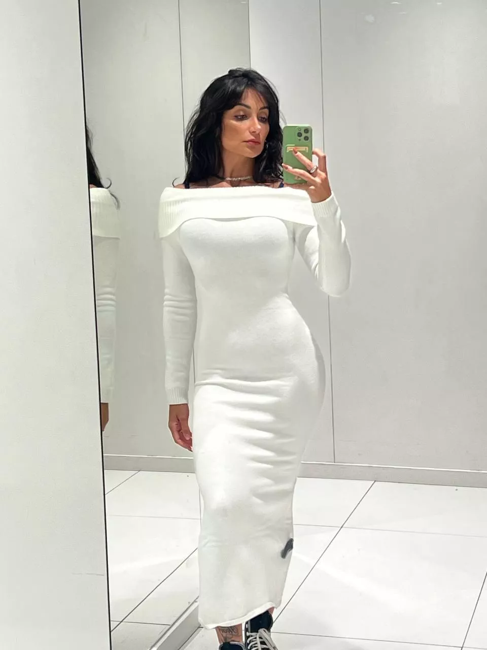 The combination of a tight dress and a trim body is beautiful posted by Vanessa_Diaz_