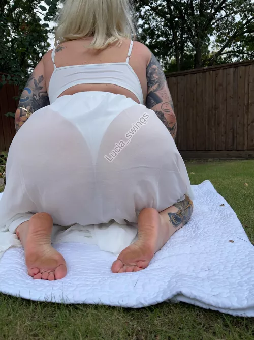 Thicker on top but kind to share the bum sometimes by lucia_swings