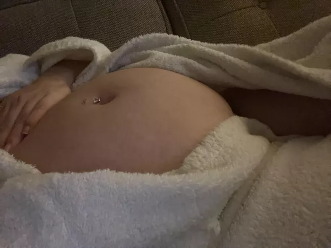 When a big dinner makes you look 6 months pregnant 🫣 by Next_Tip216