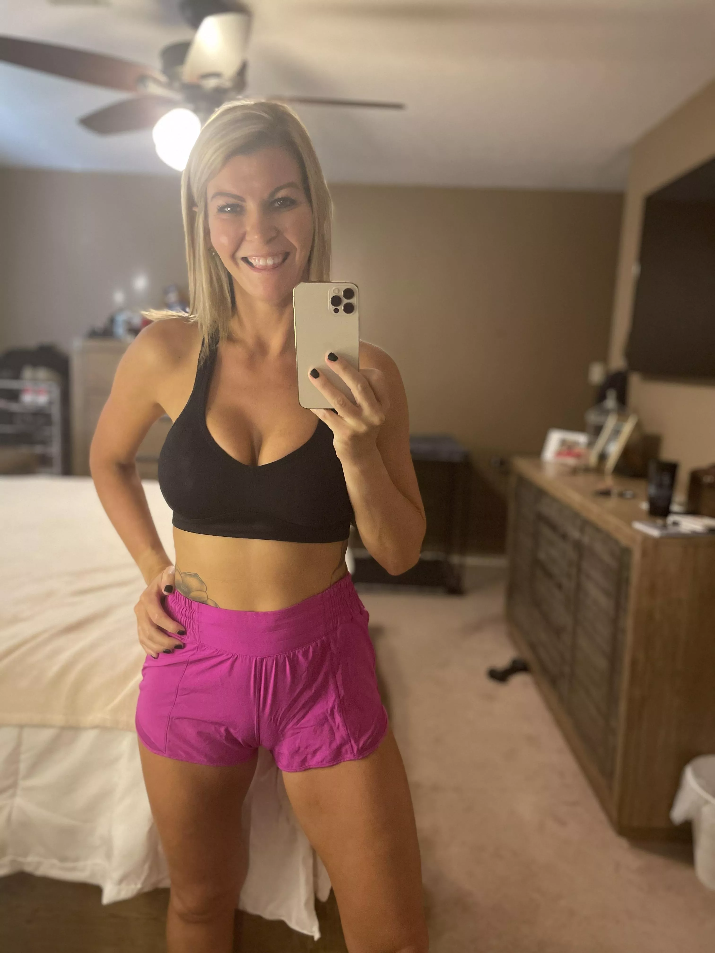 Will my cameltoe get some looks today? posted by fitnesswife1983