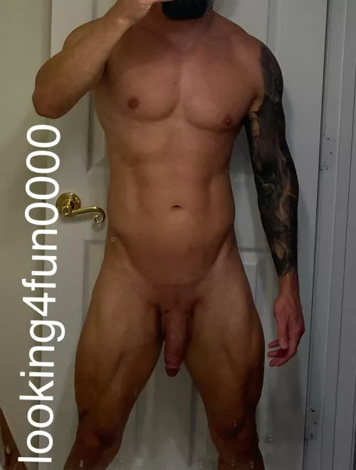(41) Would I be considered a muscle daddy? by looking4fun0000