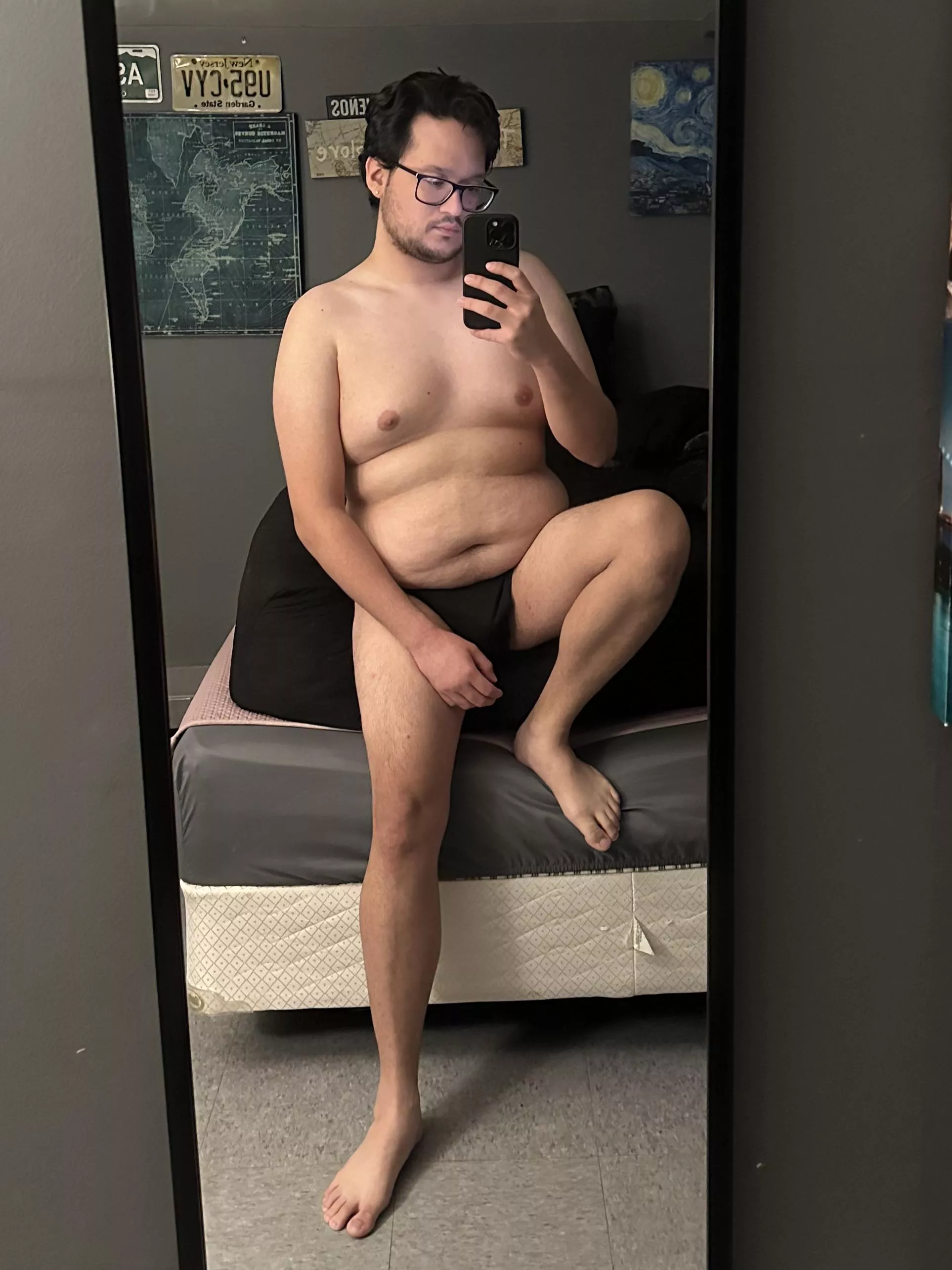 Anybody wunna get in bed with me 😏 posted by Emergency_Ad_7596