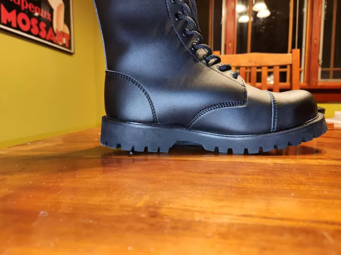 Curved sole? Is it okay? by ThatNerdyGirlEmma