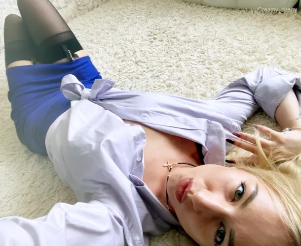 Do you like girls in stockings? by Creamy_cherry