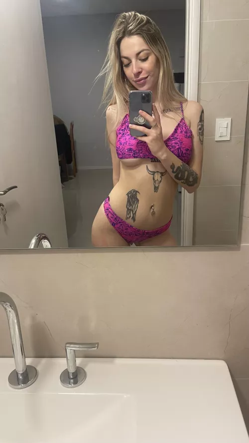 Does pink suit me? by NaughtyKitten100