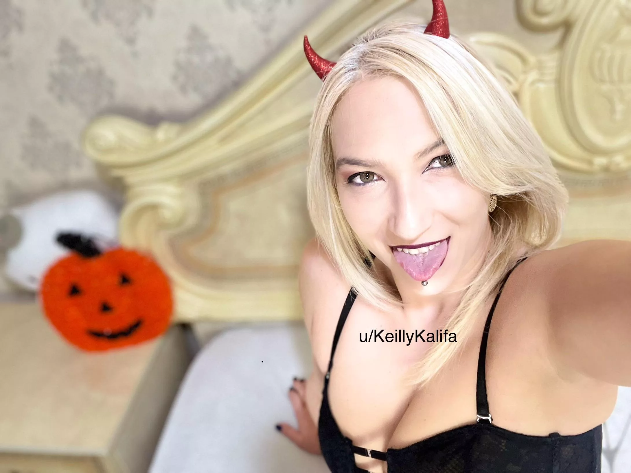 Happy Halloween guys trick or treat posted by KeillyKalifa