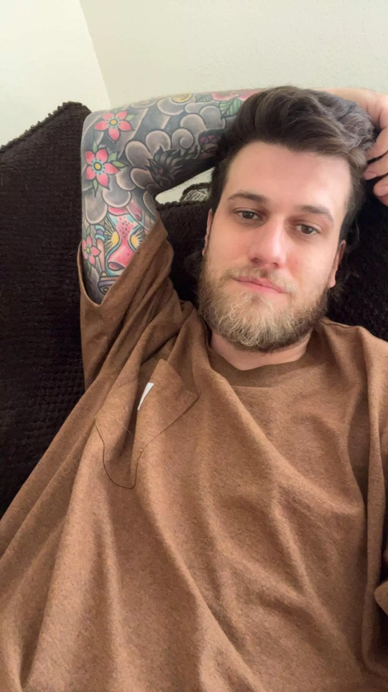 Happy Saturday! Let’s chat :) posted by metalndss