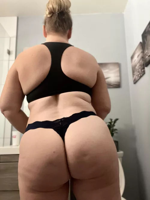 Hi guys! It’s been a min! Did you miss my phat milf ass???😘 F46 by infinitesexual
