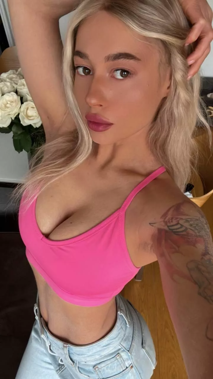 Hi honey, how are you feeling? 🔥🥰 posted by De_Loyri