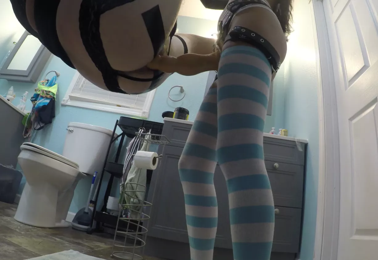 I greeted my slave with a huge strapon and pegged him for hours. Who's down to spread legs for me? posted by kissesoccur