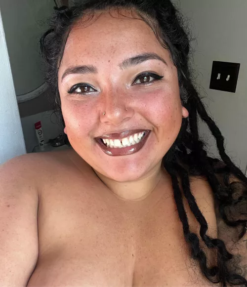 Just a lil pretty BBW dropping in to say hello 💕👋🏼 by LilMamaStoney