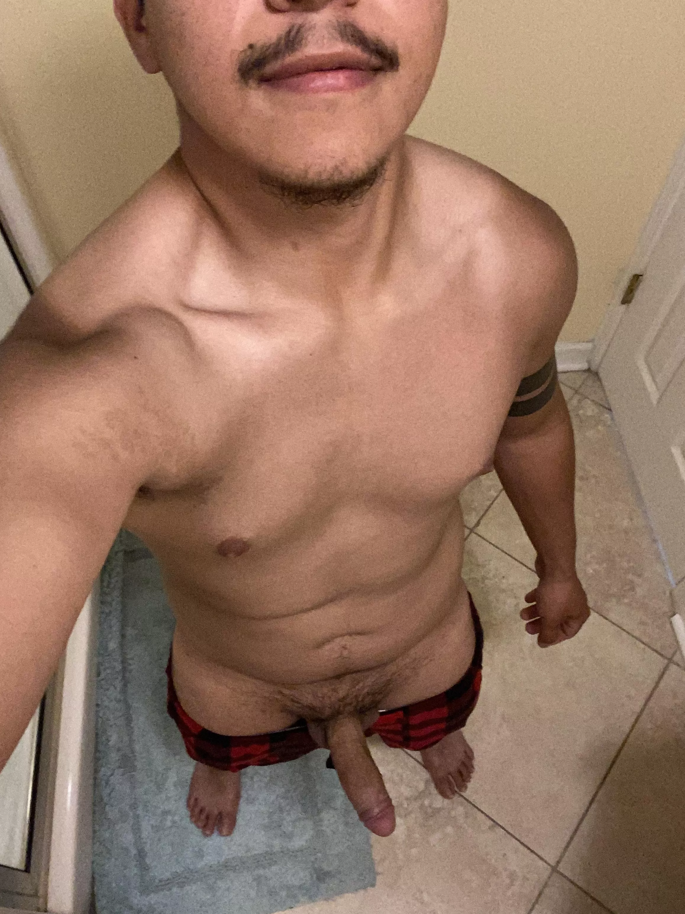 Love the lighting do you?;) posted by PapiConvergota