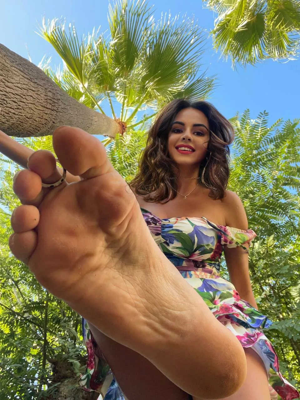 Make Mommy's feet happy with your tongue posted by incredibleisabella