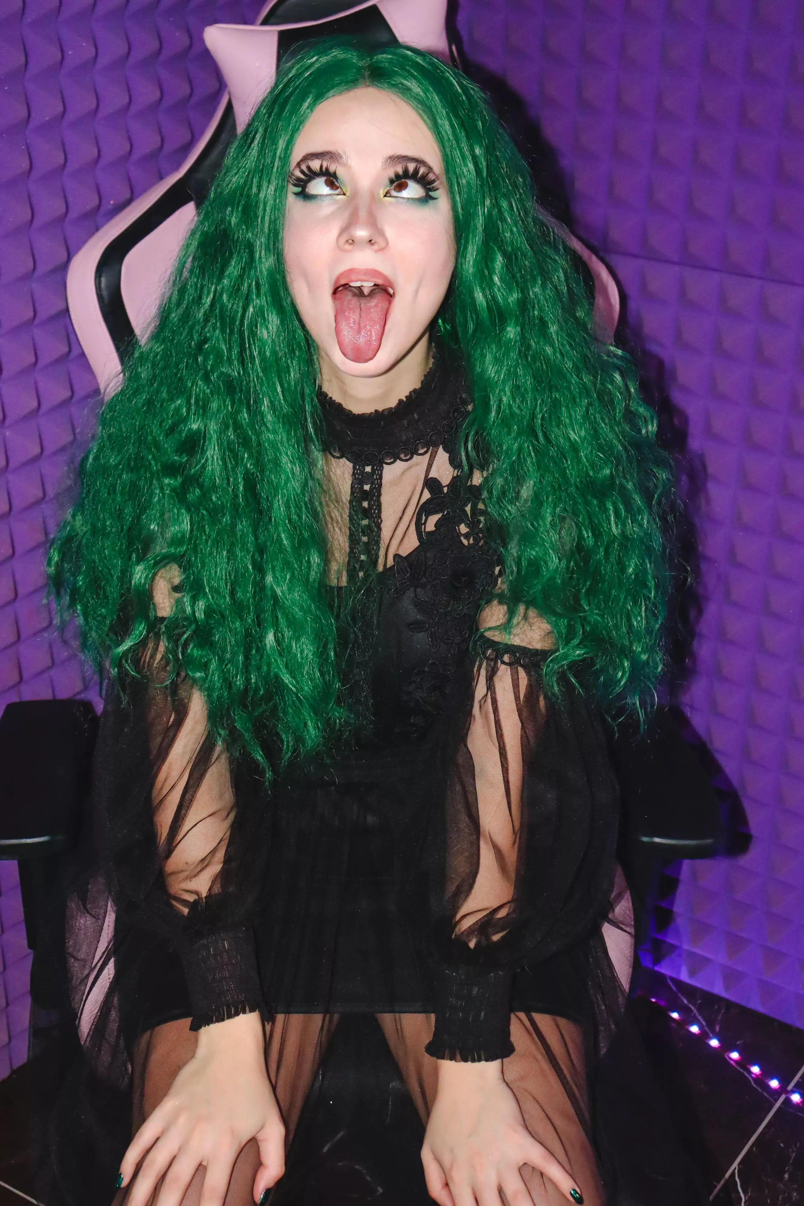 Mouth wide open posted by CharmingMistress