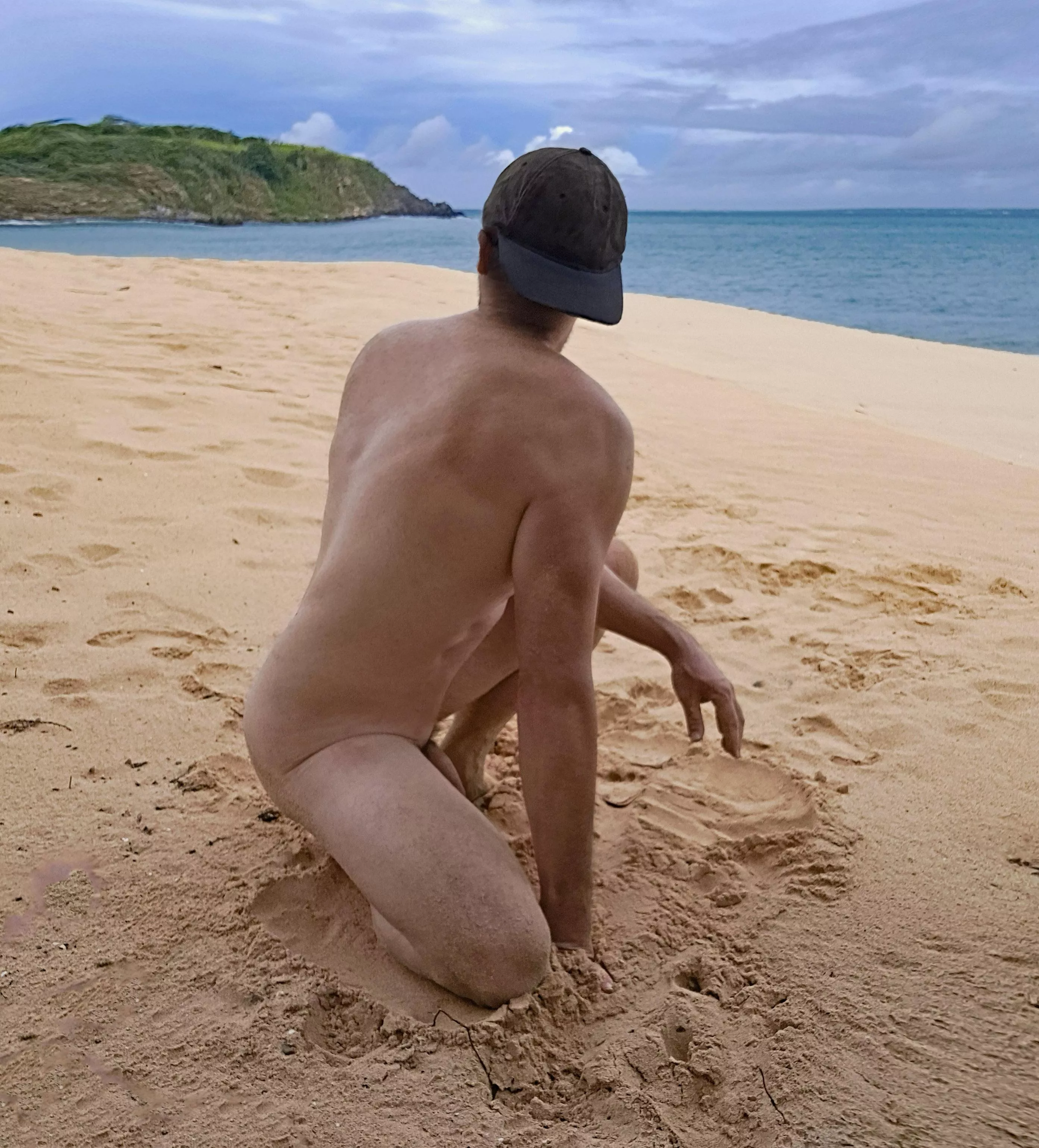 Naked castaway posted by mariooblongo