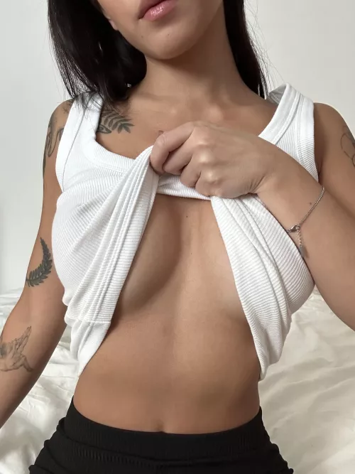 Showing off my seductive look by The_AyaRose