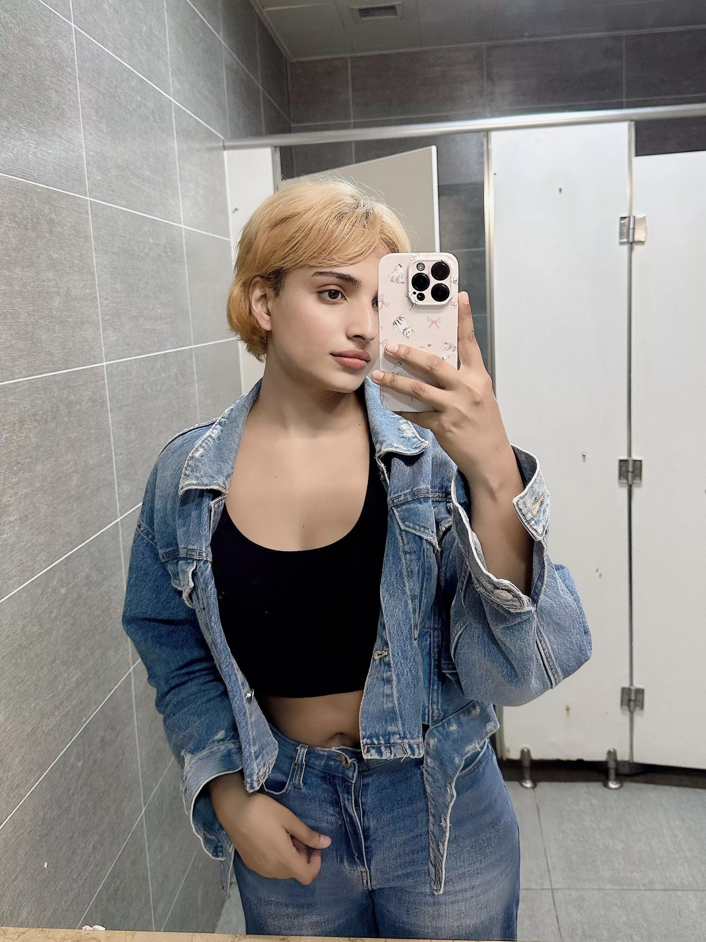 Tummy out 🤭 posted by tszorilee