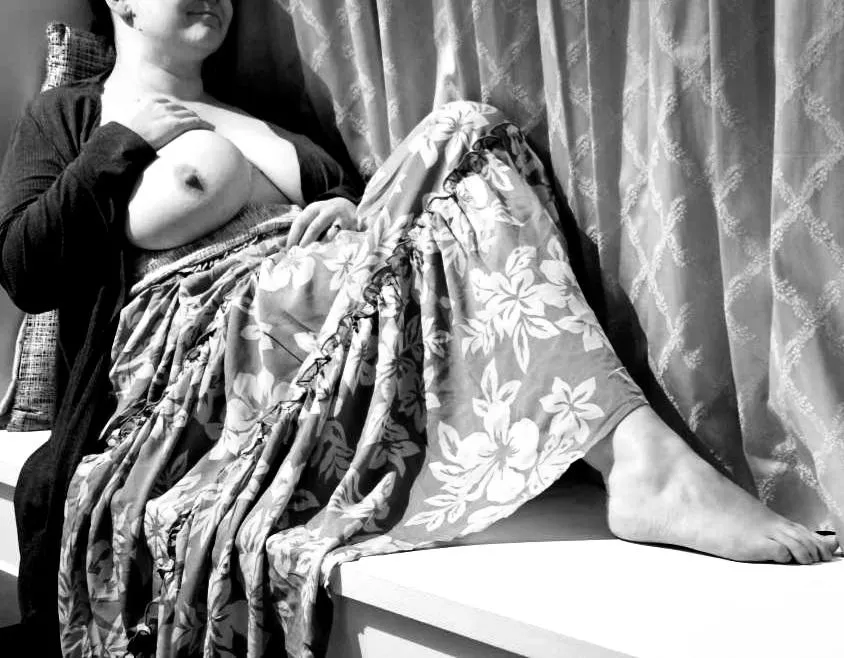 Waiting patiently for some company ⏳ posted by TigereyeVixen