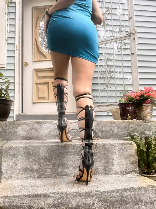 What are you staring at, footboy? by magick_babe