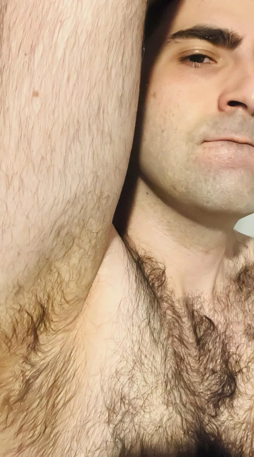 Who wants to bury their face in my pits 😈 posted by hairyblokejay