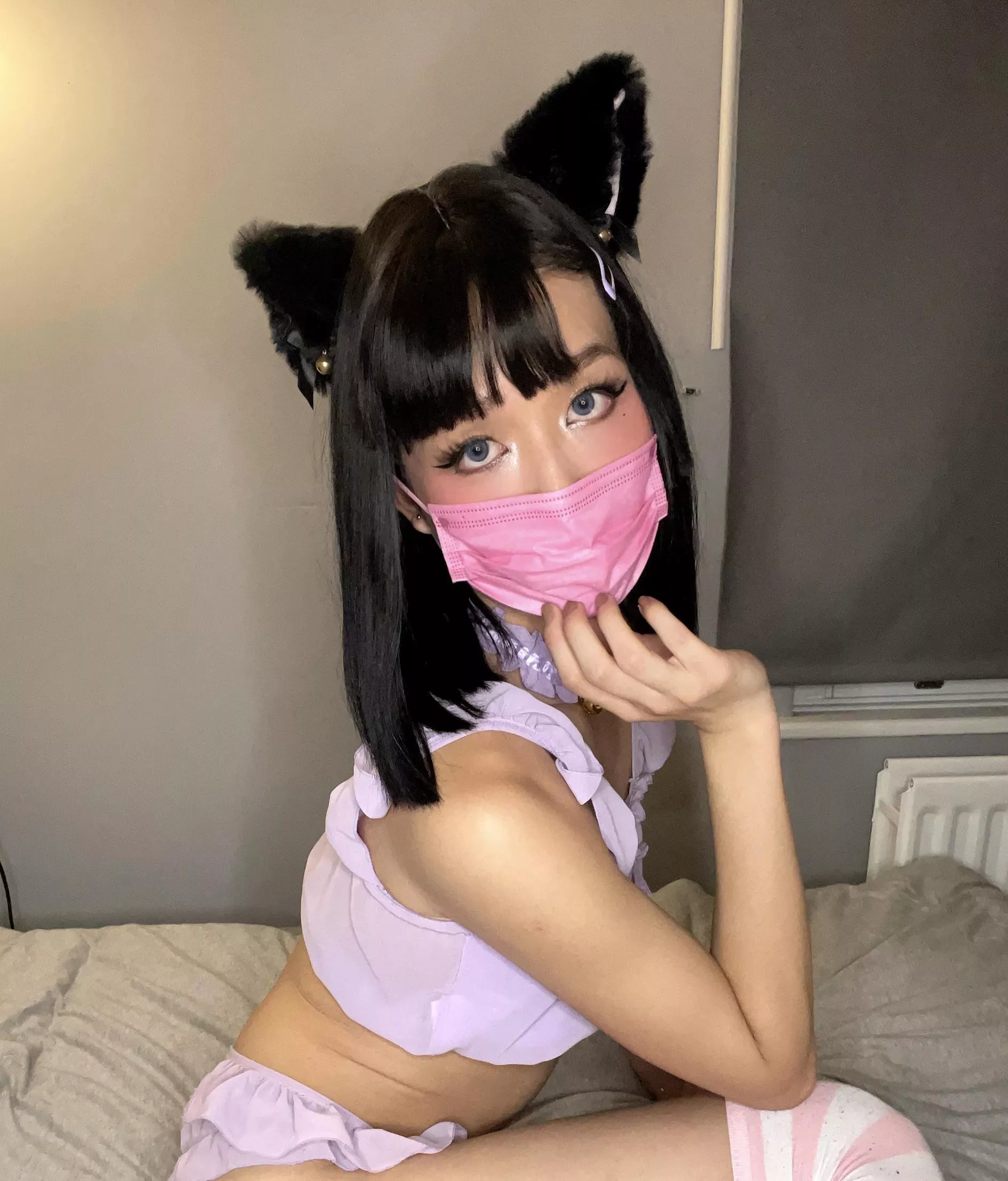 you should date me posted by femboi_ezra