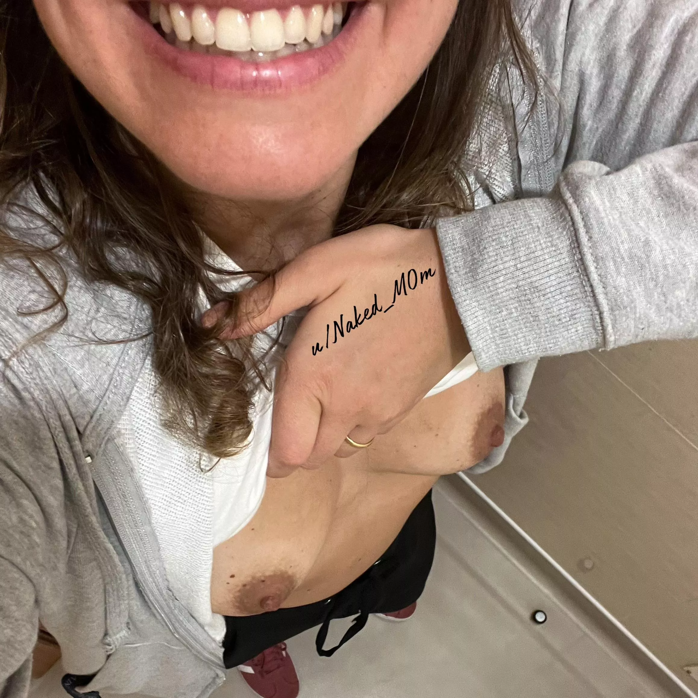 Another photo at work posted by naked_m0m